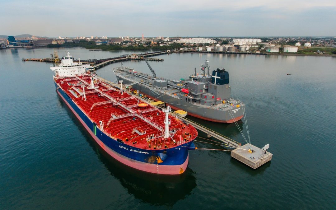 Porto de Paranaguá recebe mais um grande navio-tanque