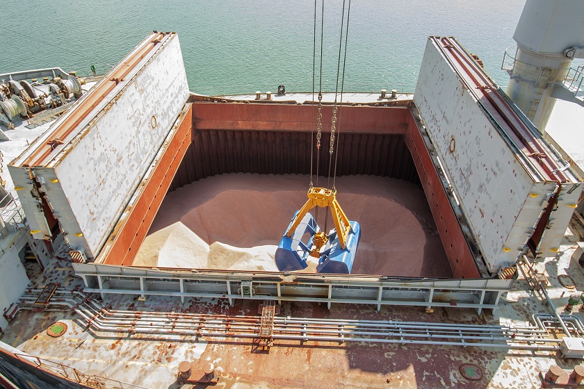 Conflito internacional gera apreensão aos principais portos de entrada dos fertilizantes no BR