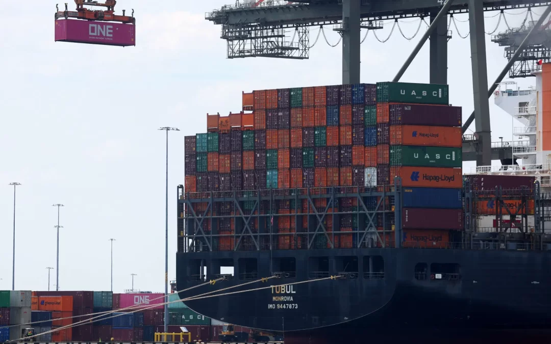 OMC prevê que comércio global vai se recuperar de forma lenta, porém constante